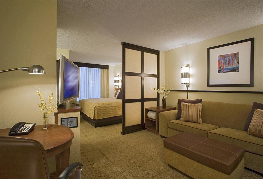 Hyatt Place Greensboro Δωμάτιο φωτογραφία